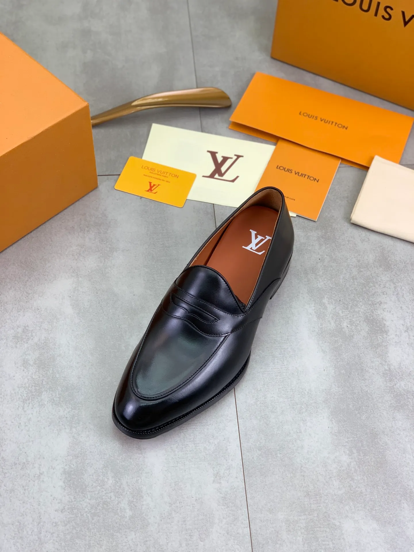 Factory price P1060 💎💎💎 L Home (genuine leather outsole series) [Louis* Denweis] - LV men's business casual leather shoes, luxurious and noble 👞All imported original cowhide, just to create a more comfortable wearing experience, upper: original high-end calfskin ➕Imported soft cowhide lining, original handmade genuine leather outsole ✔️ Color: black brown optional Size: 38-44 (45 46 can be customized (non-returnable)